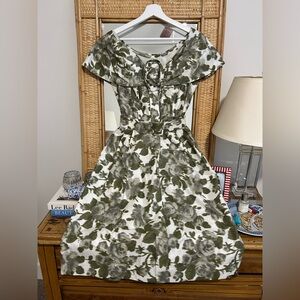 Vintage 1950s 1960s green floral dress